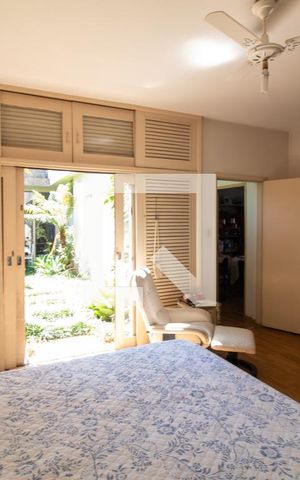 Casa à venda com 300m², 4 quartos e 3 vagas Casa à venda com 300m², 4 quartos e 3 vagasQuarto 4 - Suíte