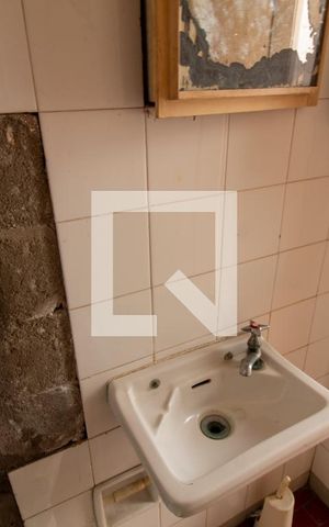Casa à venda com 300m², 4 quartos e 3 vagas Casa à venda com 300m², 4 quartos e 3 vagasBanheiro de serviço