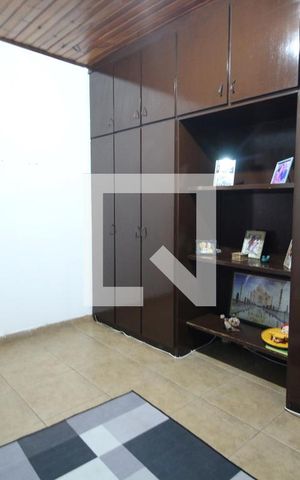 Casa à venda com 300m², 4 quartos e 2 vagas Casa à venda com 300m², 4 quartos e 2 vagasQuarto 2