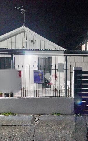 Casa à venda com 103m², 2 quartos e 1 vaga Casa à venda com 103m², 2 quartos e 1 vagaFachada