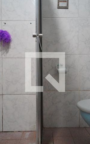 Casa à venda com 103m², 2 quartos e 1 vaga Casa à venda com 103m², 2 quartos e 1 vagaBanheiro