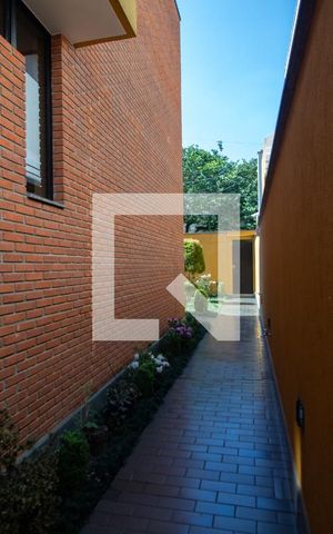 Casa à venda com 423m², 4 quartos e 8 vagas Casa à venda com 423m², 4 quartos e 8 vagasQuintal