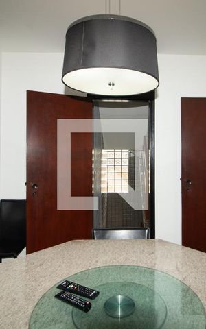 Casa à venda com 423m², 4 quartos e 8 vagas Casa à venda com 423m², 4 quartos e 8 vagasCopa