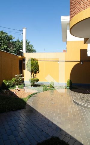 Casa à venda com 423m², 4 quartos e 8 vagas Casa à venda com 423m², 4 quartos e 8 vagasQuintal
