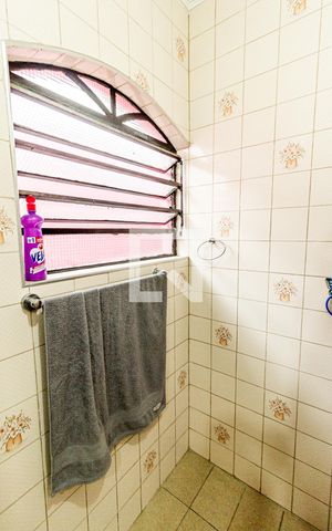 Casa à venda com 400m², 6 quartos e 2 vagas Casa à venda com 400m², 6 quartos e 2 vagasBanheiro 3
