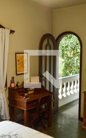 Casa de condomínio à venda com 360m², 3 quartos e 3 vagas Casa de condomínio à venda com 360m², 3 quartos e 3 vagasSuíte