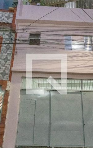 Casa à venda com 73m², 2 quartos e 2 vagas Casa à venda com 73m², 2 quartos e 2 vagasFachada