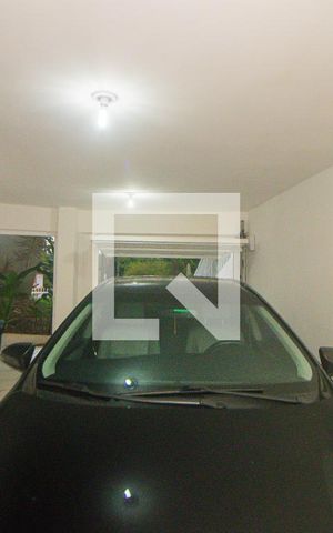 Casa à venda com 178m², 4 quartos e 2 vagas Casa à venda com 178m², 4 quartos e 2 vagasGaragem