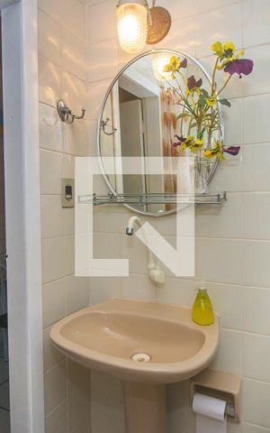 Casa à venda com 178m², 4 quartos e 2 vagas Casa à venda com 178m², 4 quartos e 2 vagasBanheiro Auxiliar