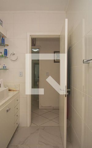 Casa à venda com 178m², 4 quartos e 2 vagas Casa à venda com 178m², 4 quartos e 2 vagasBanheiro da Suíte