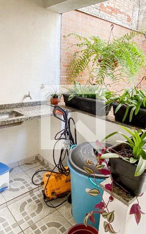 Casa à venda com 246m², 3 quartos e 4 vagas Casa à venda com 246m², 3 quartos e 4 vagasQuintal