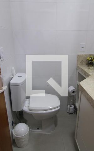 Casa à venda com 175m², 3 quartos e 4 vagasBanheiro da suíte 1