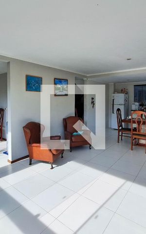 Casa à venda com 300m², 3 quartos e 4 vagas Casa à venda com 300m², 3 quartos e 4 vagasSala