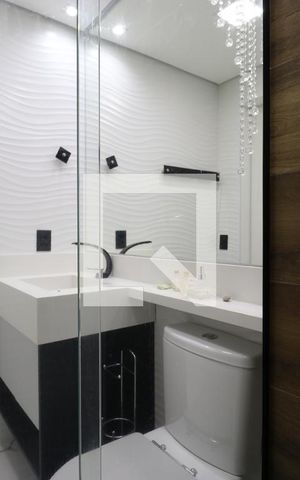 Apartamento à venda com 80m², 2 quartos e 2 vagasBanheiro da Suíte