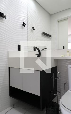 Apartamento à venda com 80m², 2 quartos e 2 vagasBanheiro da Suíte