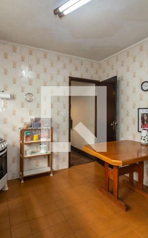 Casa à venda com 179m², 4 quartos e 2 vagas Casa à venda com 179m², 4 quartos e 2 vagasCozinha