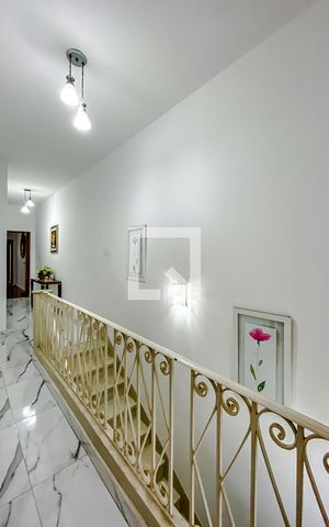 Casa à venda com 230m², 3 quartos e 3 vagasHall