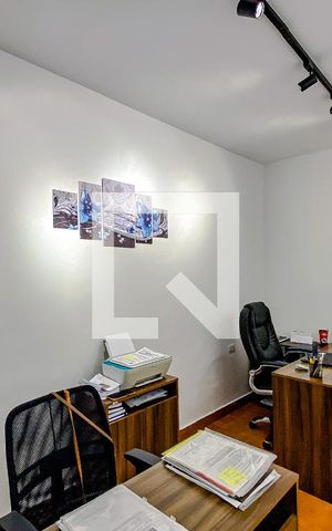 Casa à venda com 230m², 3 quartos e 3 vagasEscritório