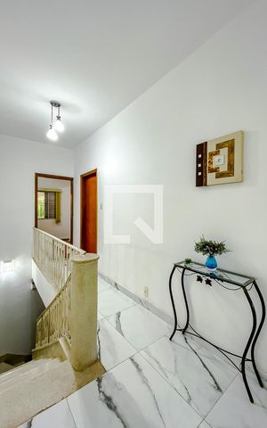 Casa à venda com 230m², 3 quartos e 3 vagasHall