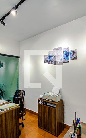 Casa à venda com 230m², 3 quartos e 3 vagasEscritório