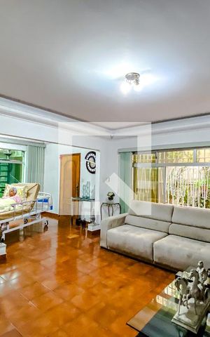 Casa à venda com 230m², 3 quartos e 3 vagasSala