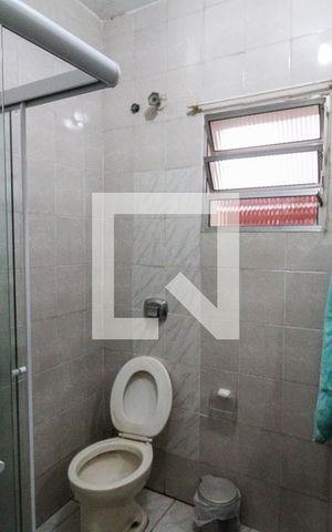 Casa à venda com 10m², 1 quarto e 1 vaga Casa à venda com 10m², 1 quarto e 1 vagaBanheiro