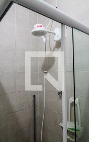 Casa à venda com 10m², 1 quarto e 1 vaga Casa à venda com 10m², 1 quarto e 1 vagaBanheiro