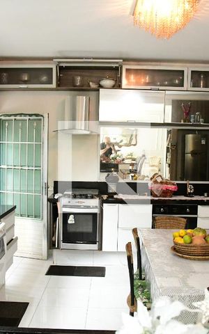 Casa de condomínio para alugar com 1350m², 4 quartos e 7 vagasCozinha
