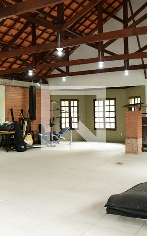 Casa de condomínio para alugar com 1350m², 4 quartos e 7 vagasÁrea comum - Salão de festas