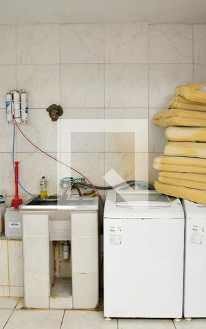 Casa de condomínio para alugar com 1350m², 4 quartos e 7 vagasÁrea de Serviço
