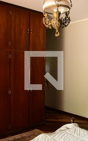 Casa de condomínio para alugar com 1350m², 4 quartos e 7 vagasSuíte