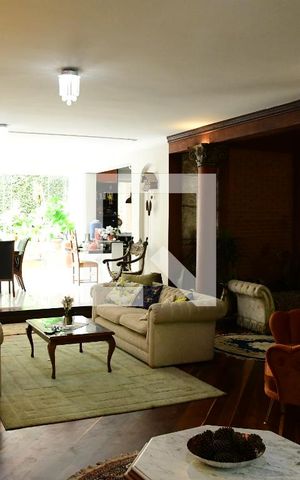 Casa de condomínio para alugar com 1350m², 4 quartos e 7 vagasSala