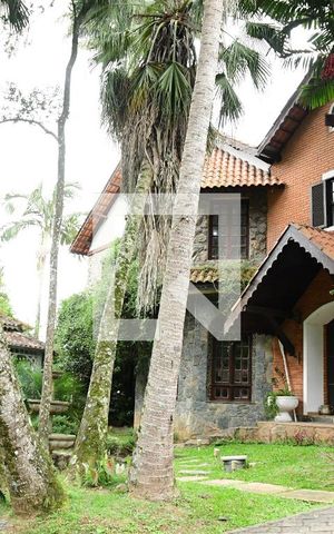 Casa de condomínio para alugar com 1350m², 4 quartos e 7 vagasFachada