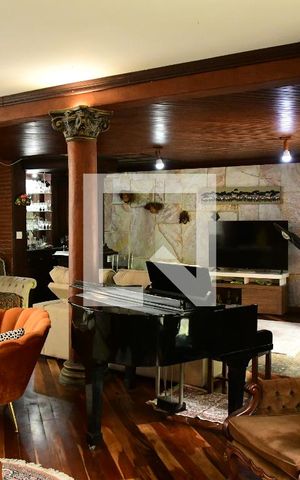 Casa de condomínio para alugar com 1350m², 4 quartos e 7 vagasSala