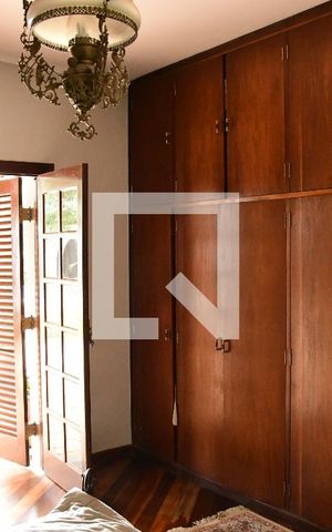 Casa de condomínio para alugar com 1350m², 4 quartos e 7 vagasSuíte