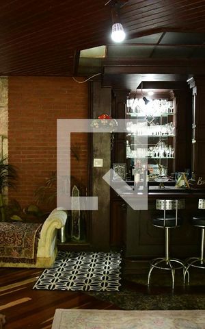 Casa de condomínio para alugar com 1350m², 4 quartos e 7 vagasSala