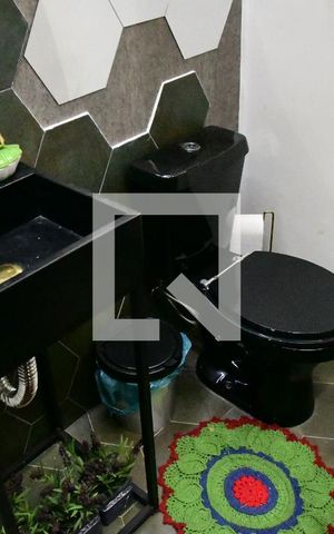 Casa de condomínio para alugar com 1350m², 4 quartos e 7 vagasLavabo