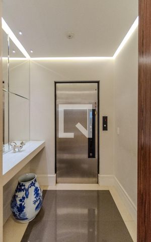 Apartamento à venda com 213m², 3 quartos e 3 vagas Apartamento à venda com 213m², 3 quartos e 3 vagasLavabo