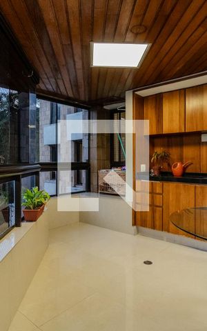 Apartamento à venda com 213m², 3 quartos e 3 vagas Apartamento à venda com 213m², 3 quartos e 3 vagasVaranda