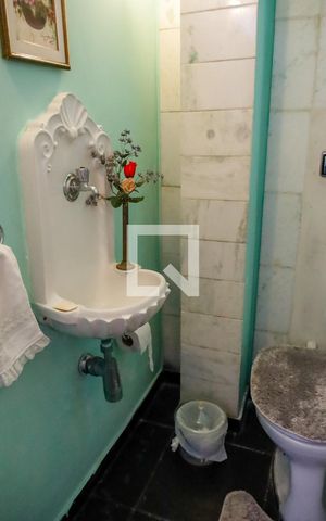 Casa à venda com 200m², 3 quartos e 1 vaga Casa à venda com 200m², 3 quartos e 1 vagaLavabo