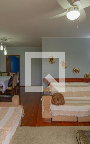 Casa para alugar com 200m², 3 quartos e 3 vagas Casa para alugar com 200m², 3 quartos e 3 vagasSala