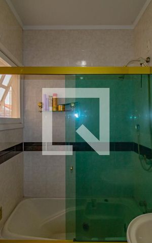 Casa para alugar com 200m², 3 quartos e 3 vagas Casa para alugar com 200m², 3 quartos e 3 vagasBanheiro Social