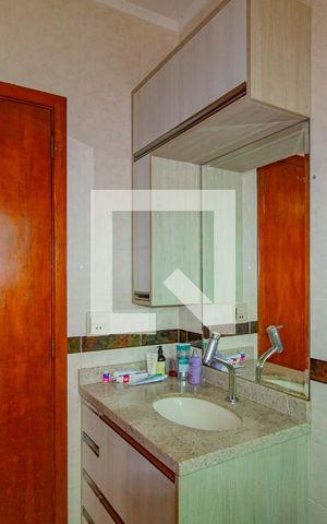 Casa para alugar com 200m², 3 quartos e 3 vagas Casa para alugar com 200m², 3 quartos e 3 vagasBanheiro da Suíte