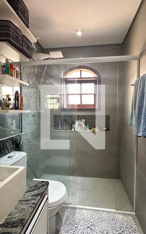 Casa à venda com 166m², 3 quartos e 3 vagasBanheiro Suíte 1