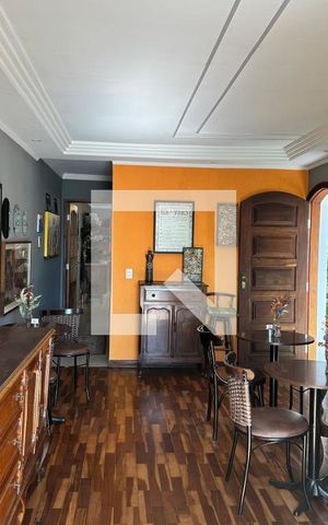 Casa à venda com 166m², 3 quartos e 3 vagasSala