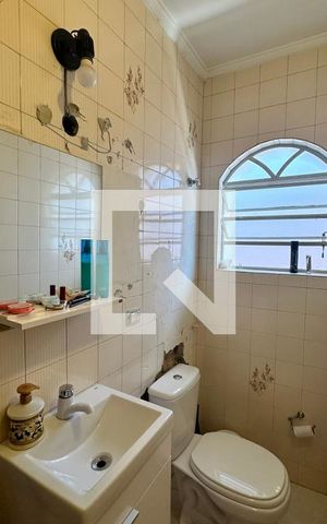 Casa à venda com 166m², 3 quartos e 3 vagasBanheiro