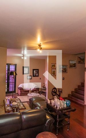 Casa à venda com 278m², 4 quartos e 4 vagas Casa à venda com 278m², 4 quartos e 4 vagasSala de Estar