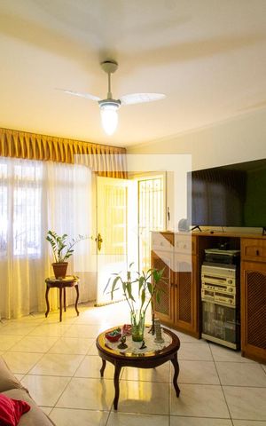 Casa à venda com 137m², 2 quartos e 2 vagasSala