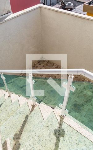 Casa à venda com 170m², 3 quartos e 4 vagasEscada para o Quintal