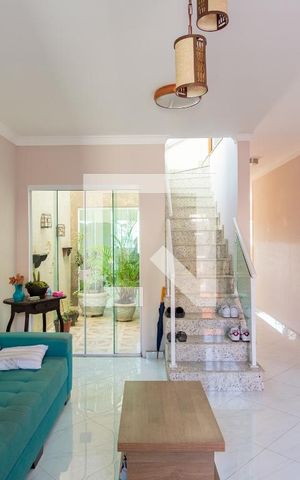 Casa à venda com 170m², 3 quartos e 4 vagasSala